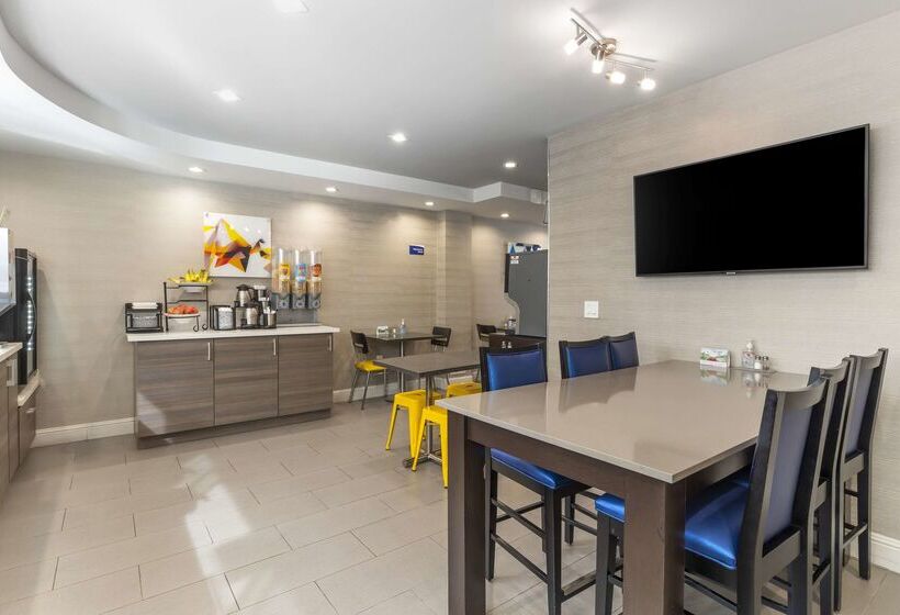 فندق Best Western Red Coach Inn