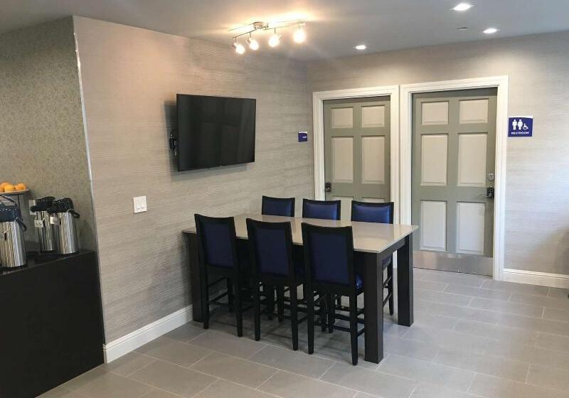 فندق Best Western Red Coach Inn