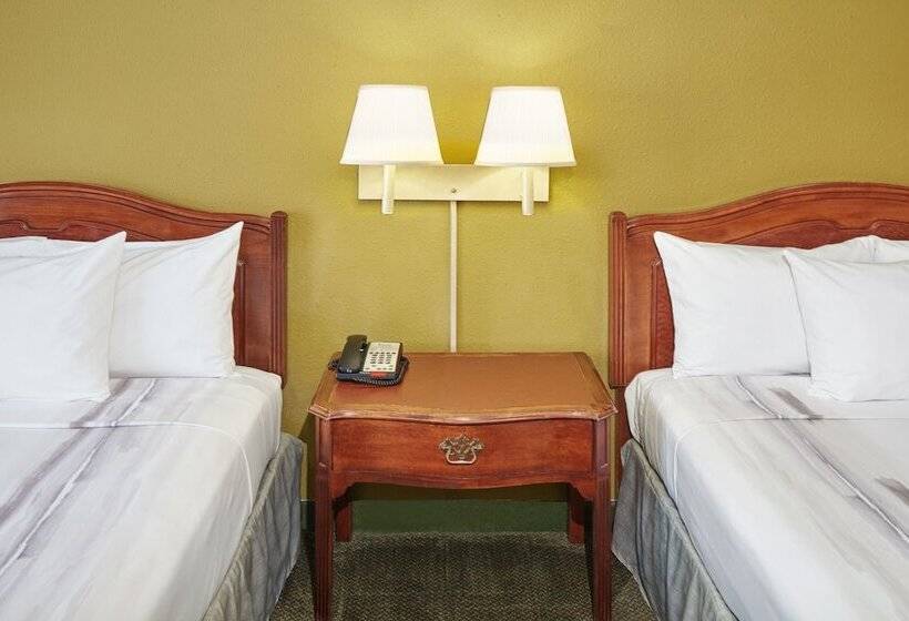 هتل Chicago Lake Shore