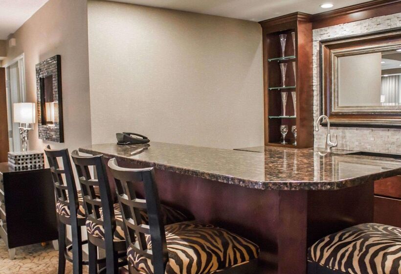 فندق Comfort Inn & Suites