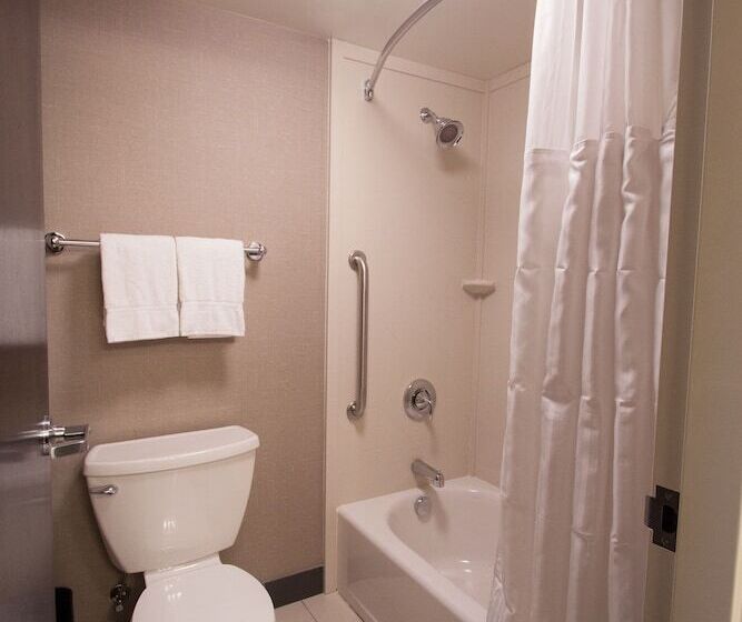 فندق Comfort Inn & Suites