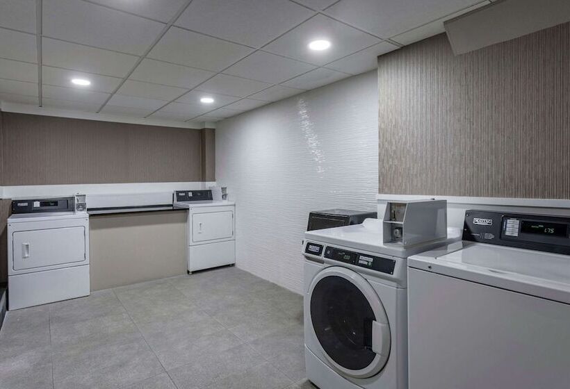 هتل Comfort Inn & Suites Nashville Downtown   Stadium