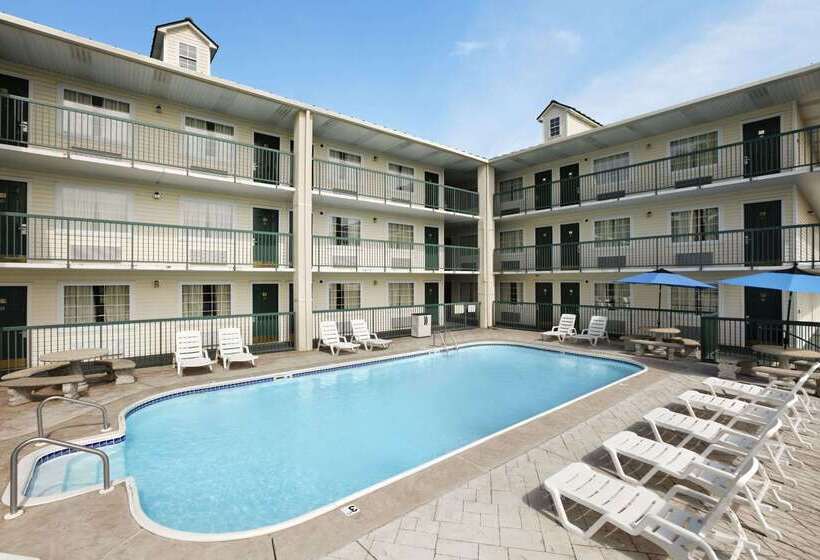 Отель Days Inn By Wyndham Branson/near The Strip