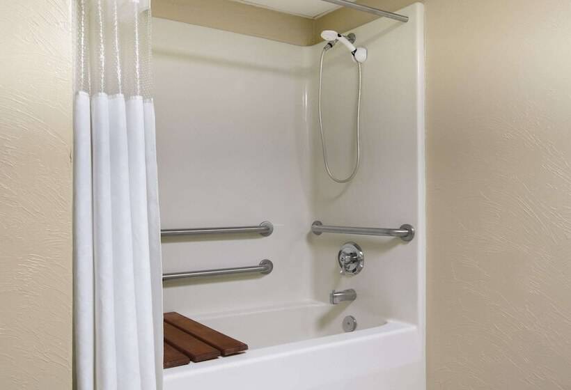 Отель Days Inn By Wyndham Branson/near The Strip