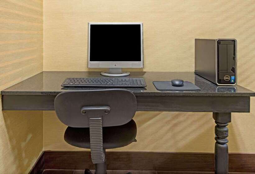 فندق Days Inn By Wyndham Collinsville St Louis