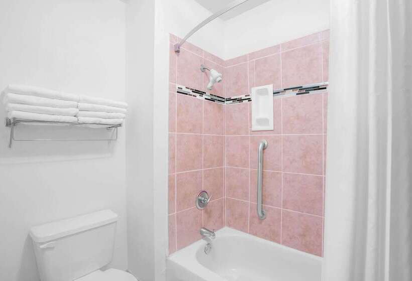 فندق Days Inn By Wyndham Lake Village