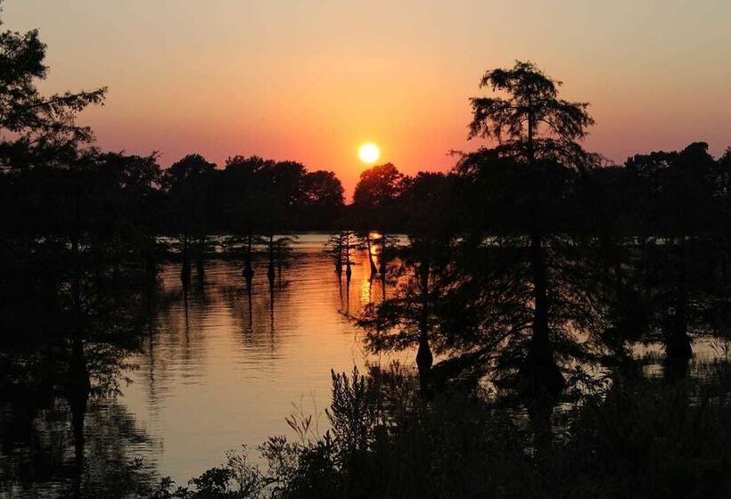 فندق Days Inn By Wyndham Lake Village