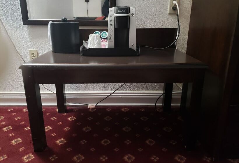 فندق Days Inn By Wyndham Lake Village