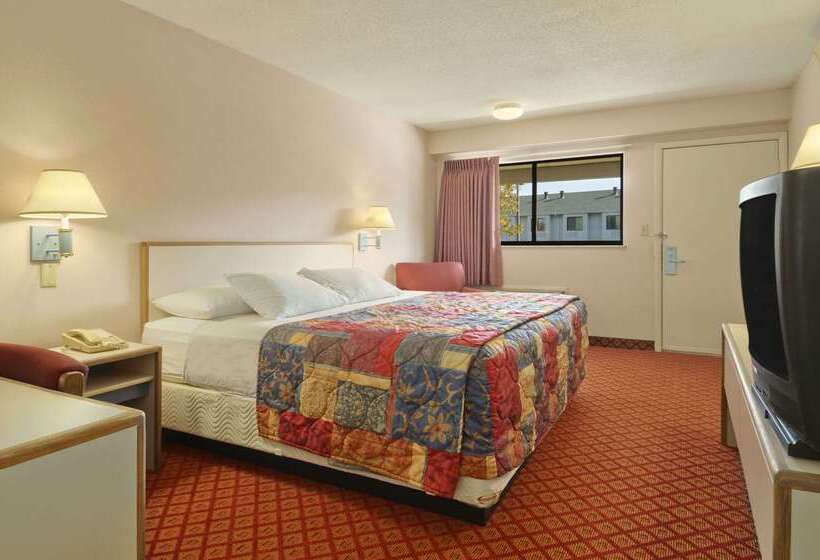 Отель Days Inn By Wyndham Overland Park/metcalf/convention Center