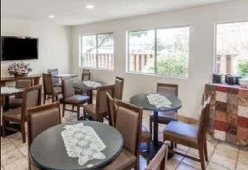 酒店 Days Inn By Wyndham San Marcos