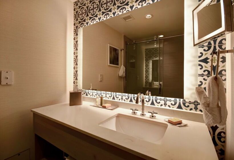 فندق Doubletree By Hilton Virginia Beach Oceanfront South