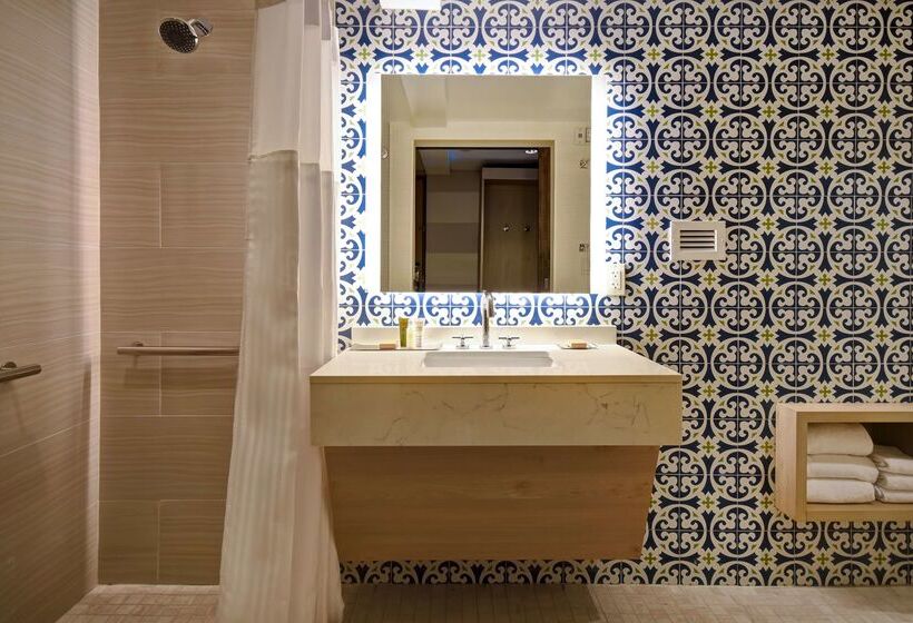 فندق Doubletree By Hilton Virginia Beach Oceanfront South