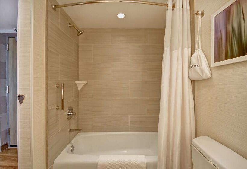 فندق Doubletree By Hilton Virginia Beach Oceanfront South