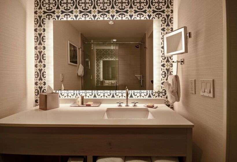 فندق Doubletree By Hilton Virginia Beach Oceanfront South