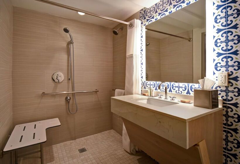 فندق Doubletree By Hilton Virginia Beach Oceanfront South