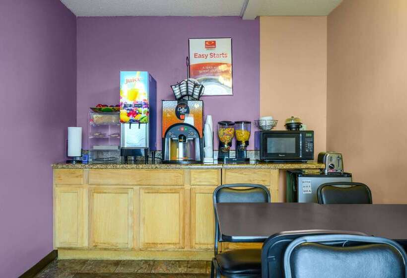 בית מלון כפרי Econo Lodge