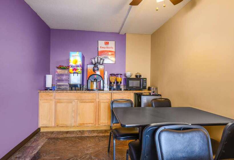 בית מלון כפרי Econo Lodge