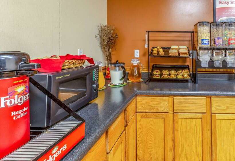 Отель Econo Lodge Inn & Suites