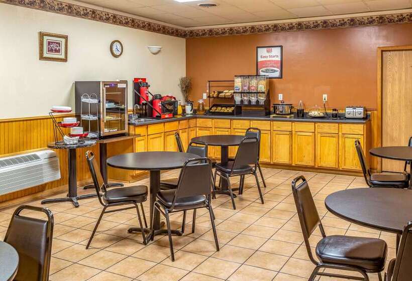 Отель Econo Lodge Inn & Suites