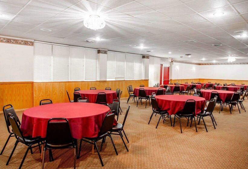 Отель Econo Lodge Inn & Suites