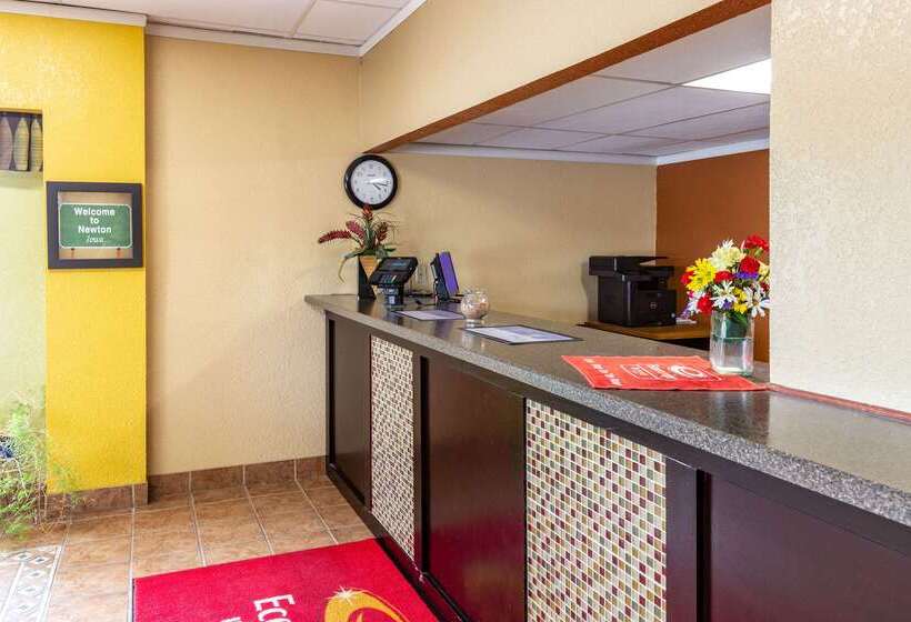 Отель Econo Lodge Inn & Suites