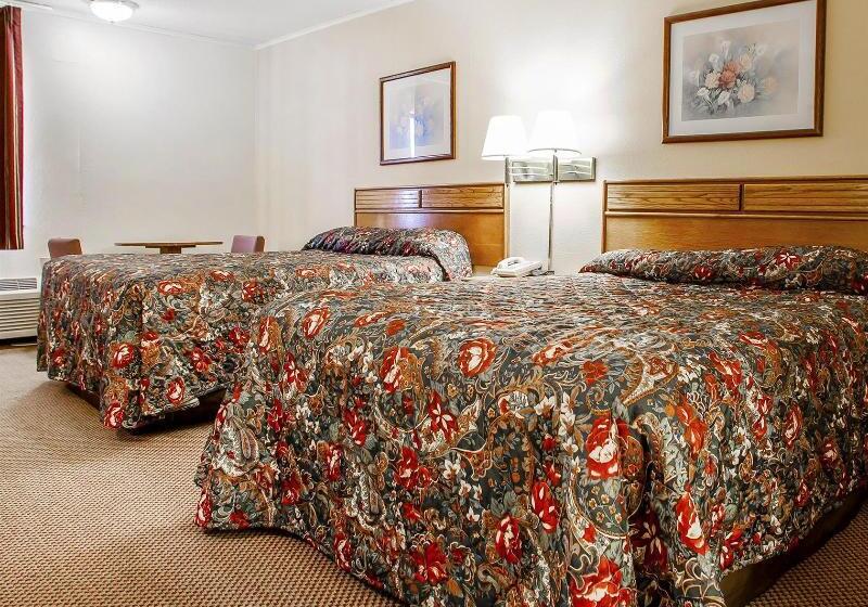 Отель Econo Lodge Inn & Suites