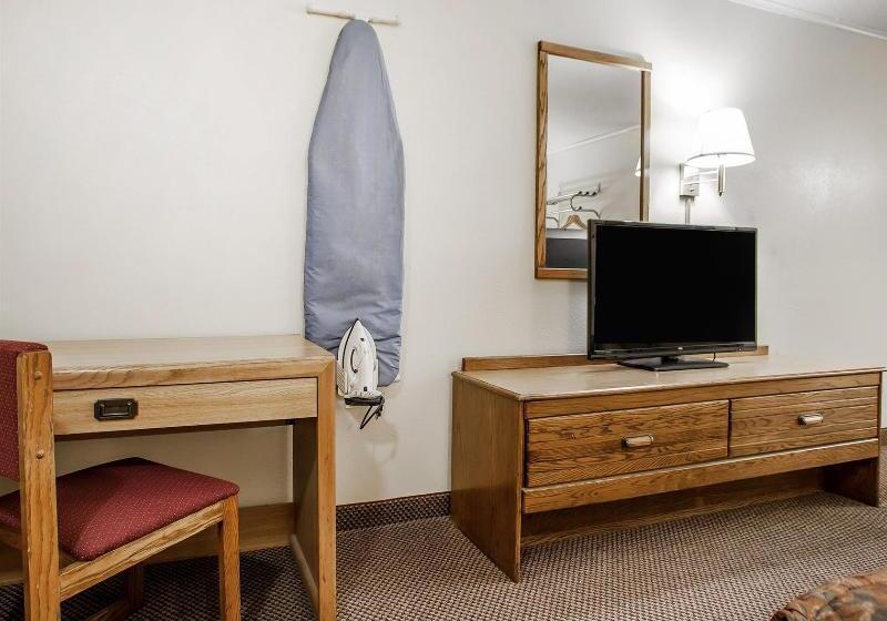 Отель Econo Lodge Inn & Suites