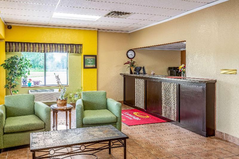 Отель Econo Lodge Inn & Suites