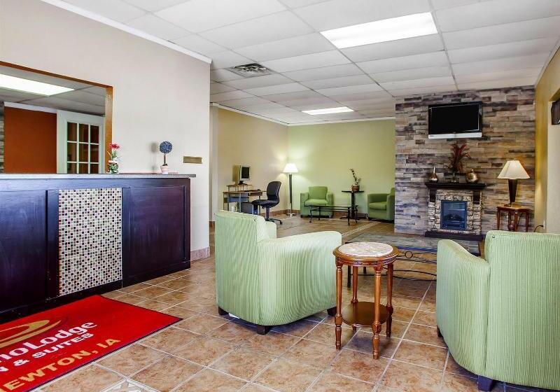 Отель Econo Lodge Inn & Suites