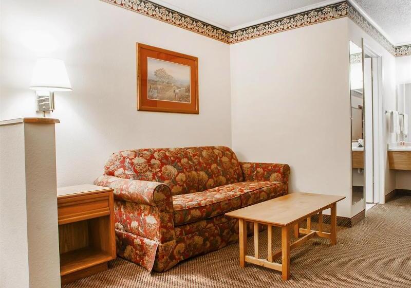 Отель Econo Lodge Inn & Suites