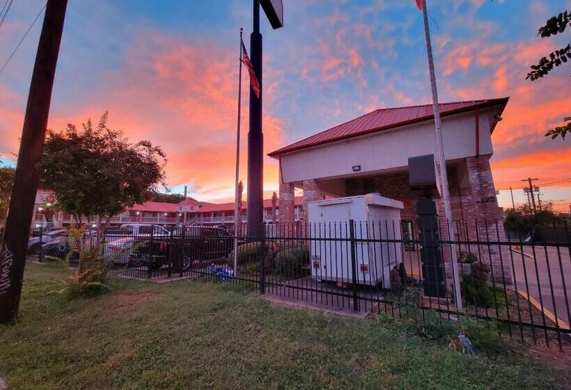 בית מלון כפרי Econo Lodge Inn & Suites Downtown San Antonio Riverwalk Area