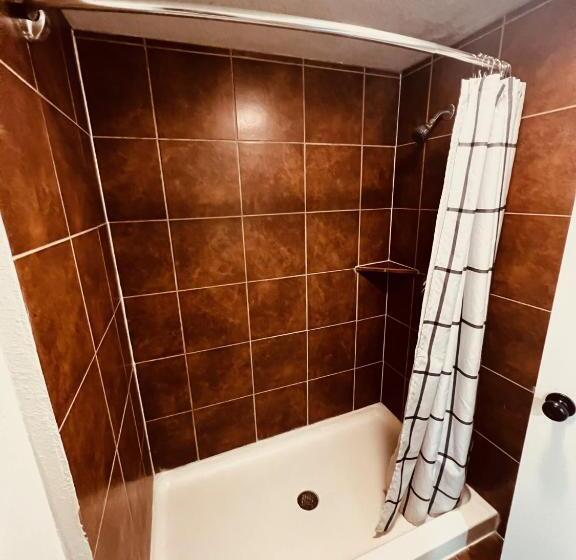 בית מלון כפרי Econo Lodge Inn & Suites Downtown San Antonio Riverwalk Area