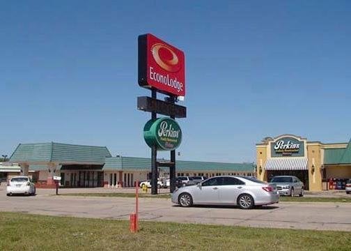 Отель Econo Lodge McPherson