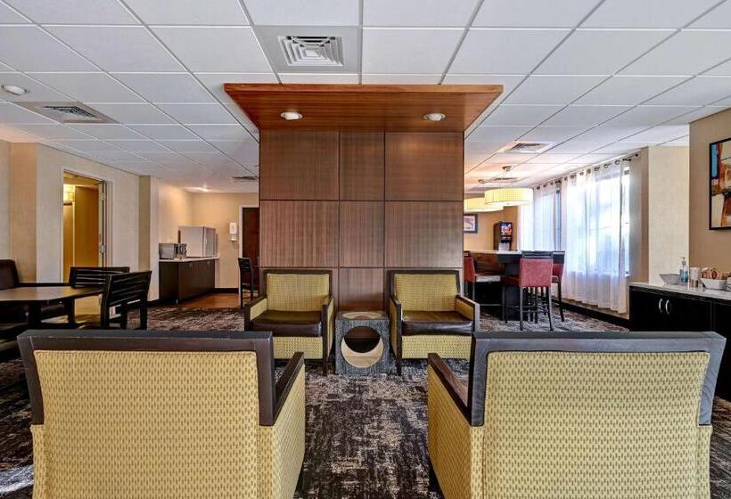 בית מלון כפרי Spark By Hilton Denver International Airport