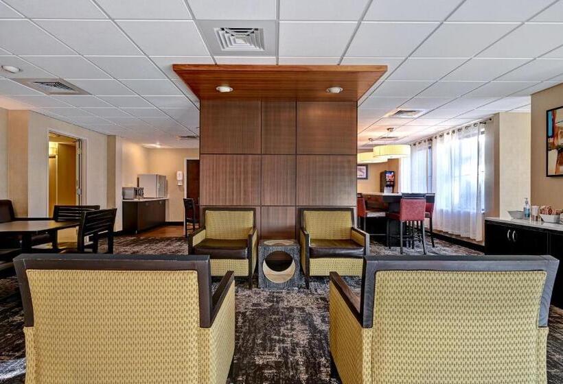 בית מלון כפרי Spark By Hilton Denver International Airport