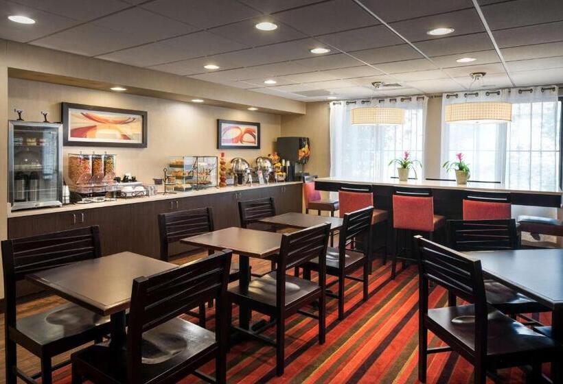 בית מלון כפרי Spark By Hilton Denver International Airport