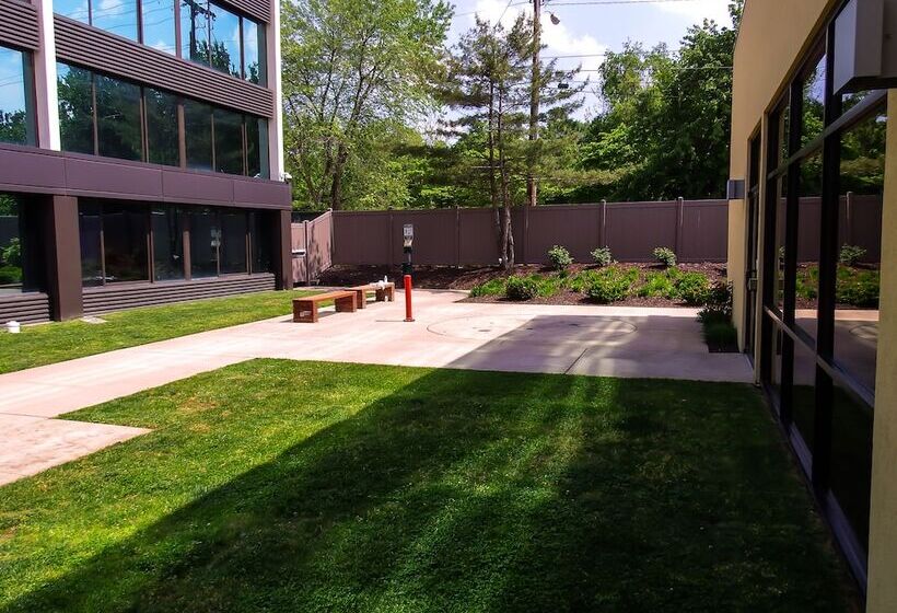 فندق Holiday Inn And Suites Charleston West, An Ihg