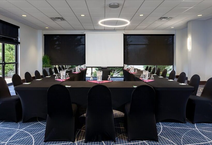 فندق Holiday Inn And Suites Charleston West, An Ihg