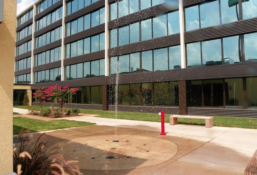 فندق Holiday Inn And Suites Charleston West, An Ihg