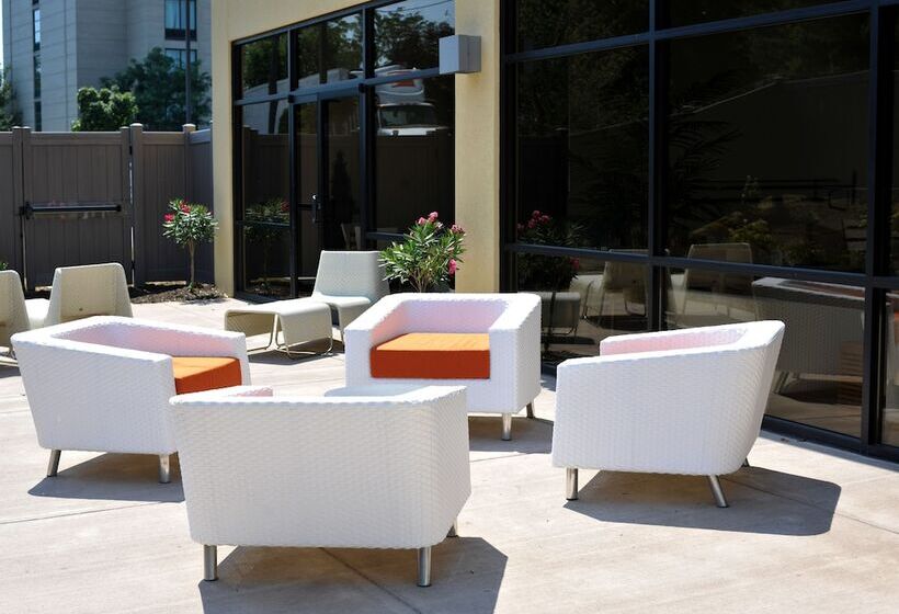 فندق Holiday Inn And Suites Charleston West, An Ihg