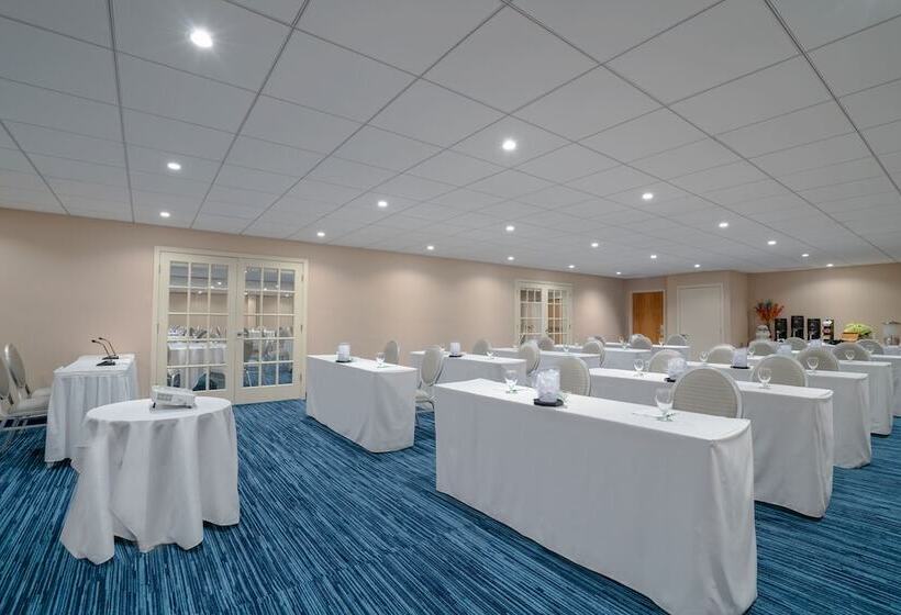 בית מלון כפרי Holiday Inn Cape Cod   Hyannis, An Ihg