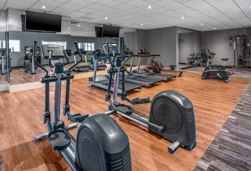 בית מלון כפרי Holiday Inn Cape Cod   Hyannis, An Ihg