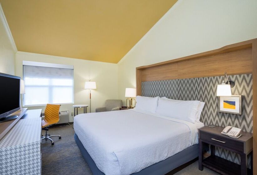 בית מלון כפרי Holiday Inn Cape Cod   Hyannis, An Ihg