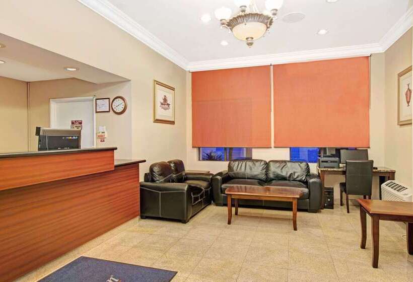 فندق Howard Johnson By Wyndham Torrance