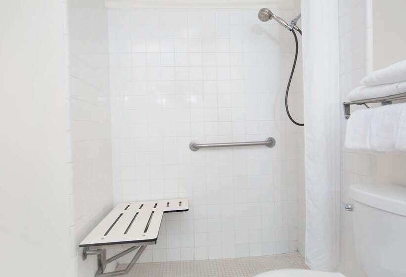 فندق Howard Johnson By Wyndham Torrance