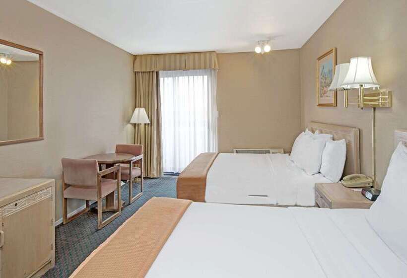 فندق Howard Johnson By Wyndham Torrance