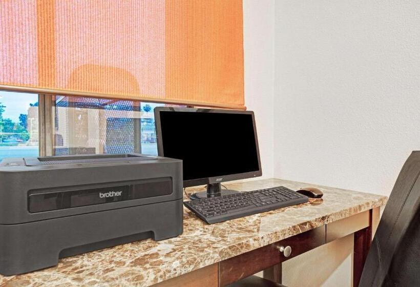 فندق Howard Johnson By Wyndham Torrance