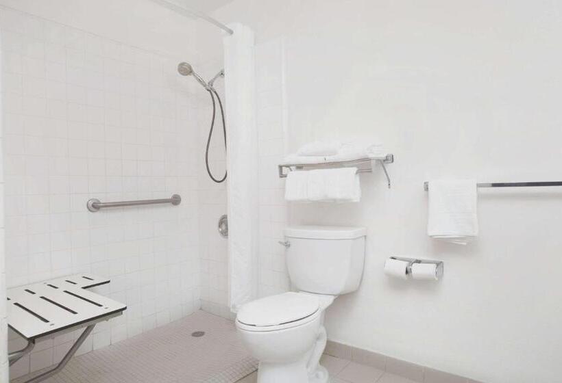 فندق Howard Johnson By Wyndham Torrance