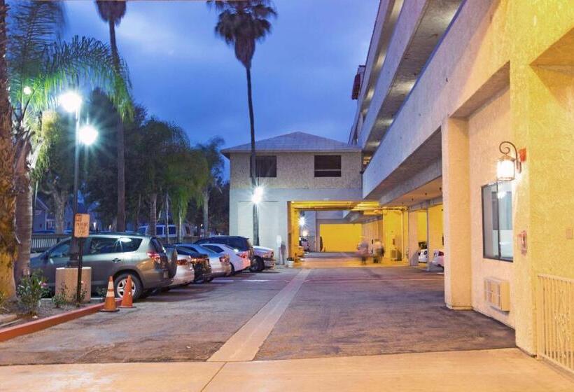 فندق Howard Johnson By Wyndham Torrance