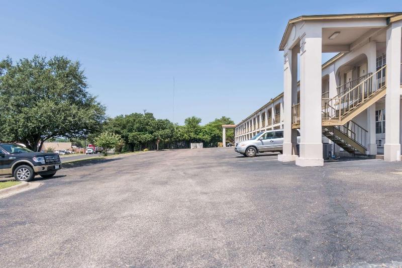 בית מלון כפרי Knights Inn   Belton/temple